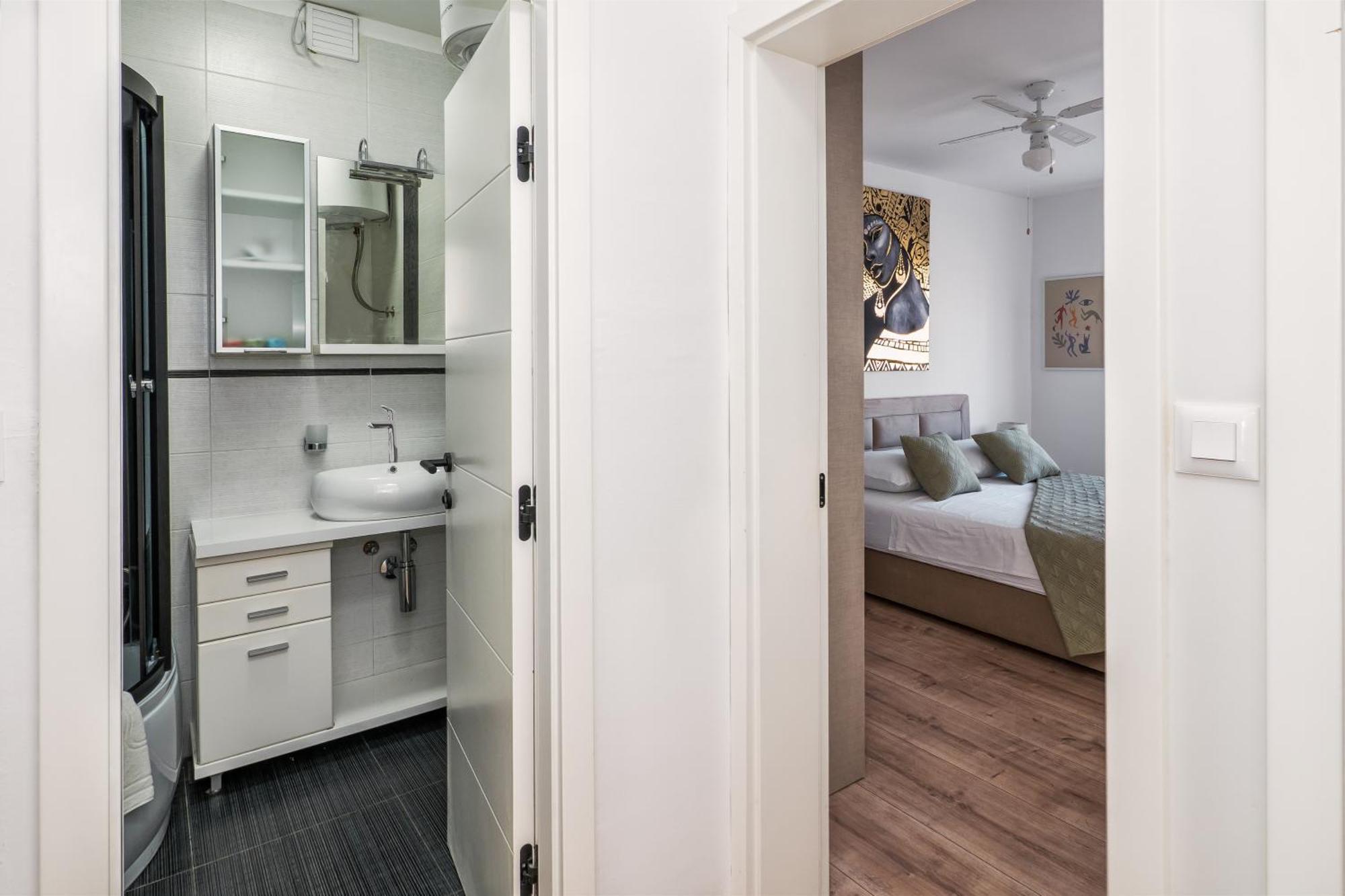3-Bedroom Sea View Apartment - Balcony, Elevator - Spinut, Split Eksteriør billede